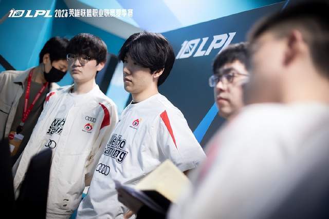 接着写一个 接着写一个